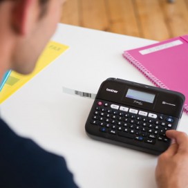 Принтер этикеток BROTHER PT-D450VP, ширина ленты 3,5-18 мм, до 20 мм/сек., память на 2800 знаков, PTD450VPR1